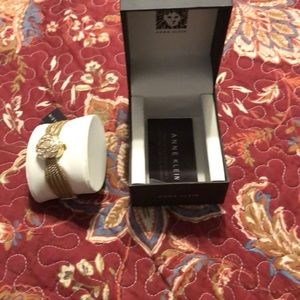 Gold watchable Klein